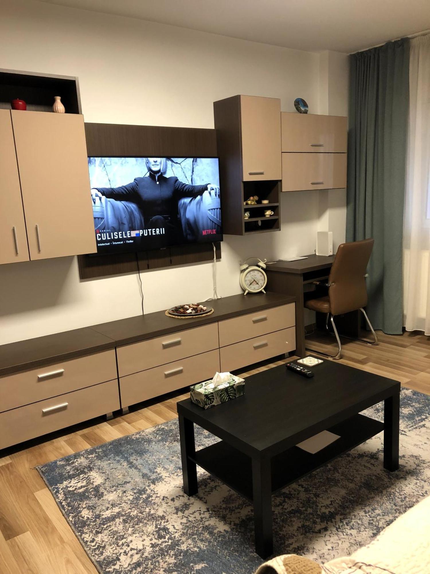 Adrian Home Mega Плоещ Екстериор снимка