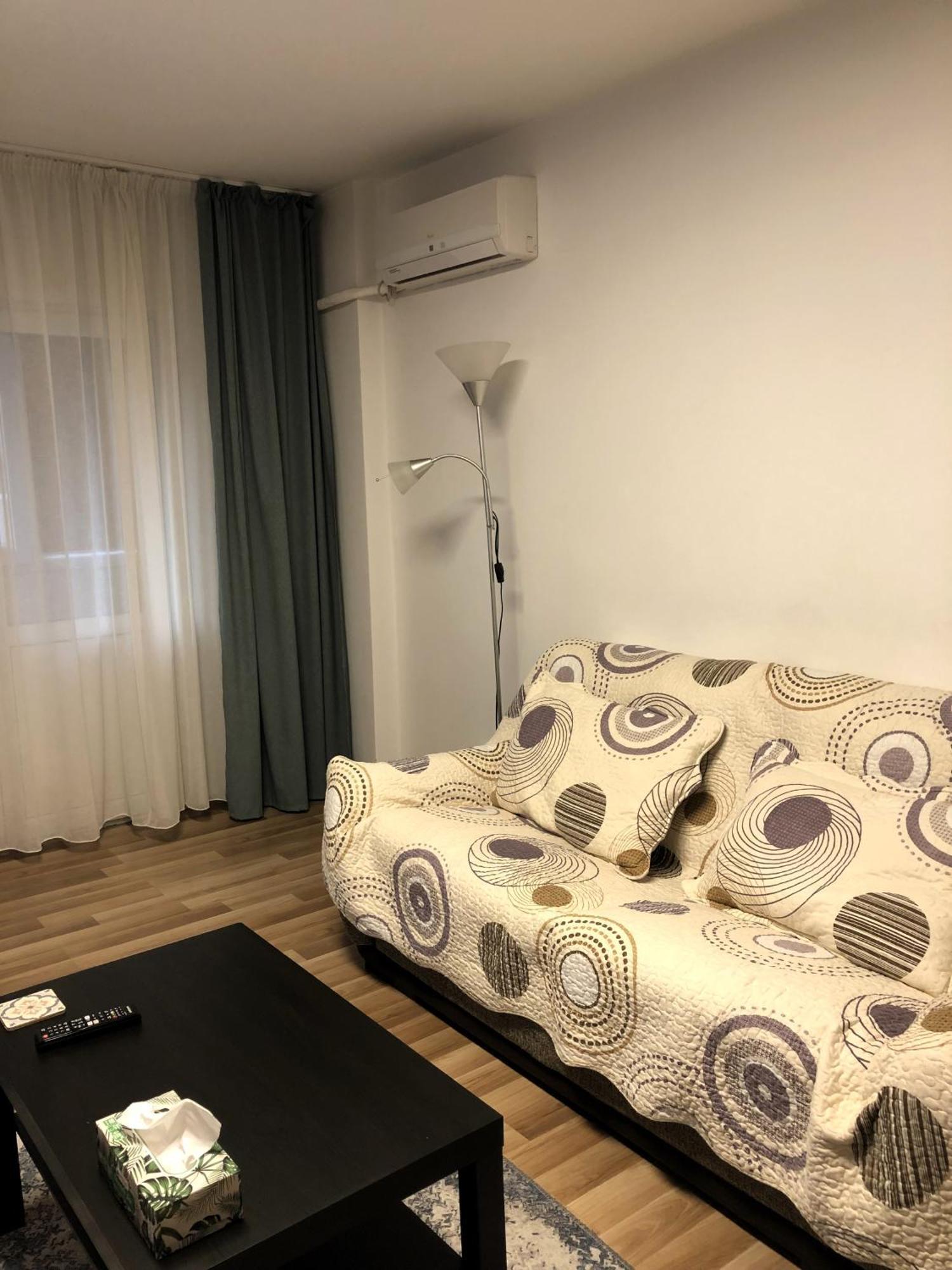 Adrian Home Mega Плоещ Екстериор снимка